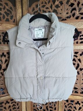 Ci Sono Light Beige Cropped Padded Vest Label Detail